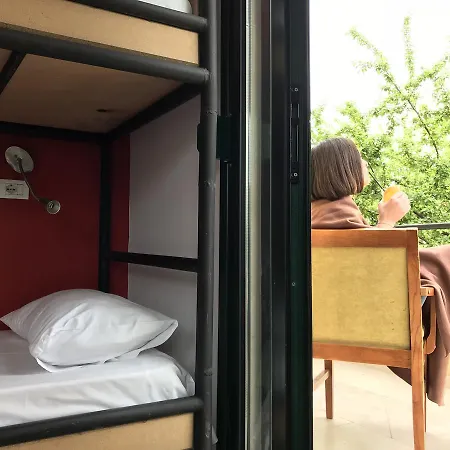 بيت شباب Destil *