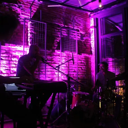 Destil ホステル ティラナ